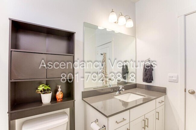 Foto del edificio - 664 West 1300 N