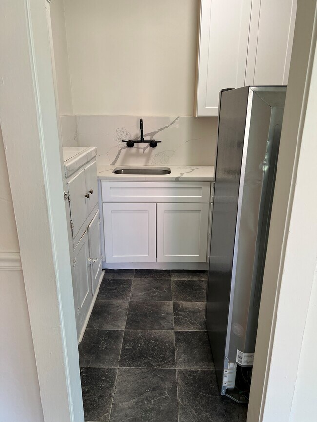 Building Photo - 144 E 2nd Ave