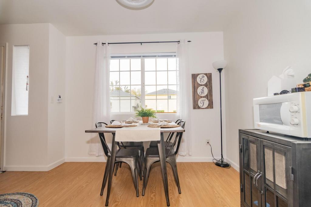 Primary Photo - 2030 Brookhurst St