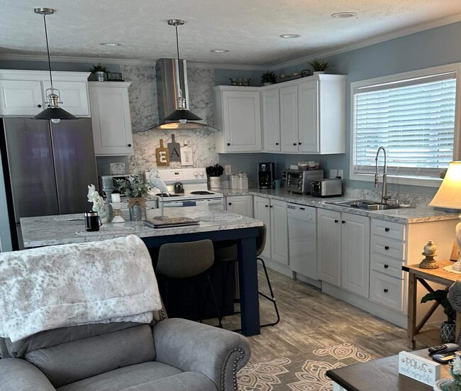 Building Photo - 28 Aquarius Dr