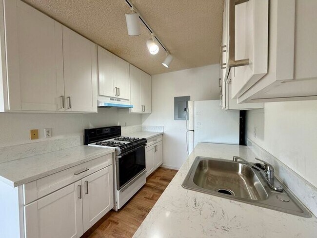 Foto del edificio - Ewa Beach - Palm Villas II: 2 Bed 1-1/2 Bath Townhouse w/ 2 Parking