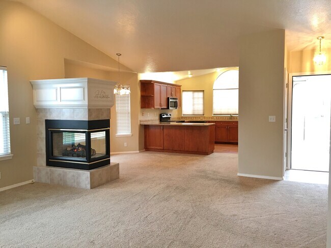 Foto del edificio - Beautiful 3 bed 2 bath home in a quiet cul-d-sack in downtown Eagle off Palmetto Ave
