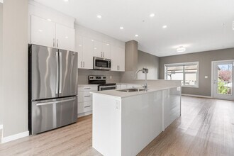 Building Photo - 1631 Hammond Cres NW