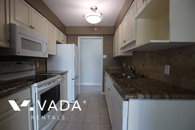 Photo du bâtiment - Eleven Eleven Haro 2 Bedroom Apartment For Rent 803-1111 Haro St Vancouver: VADAPM.com