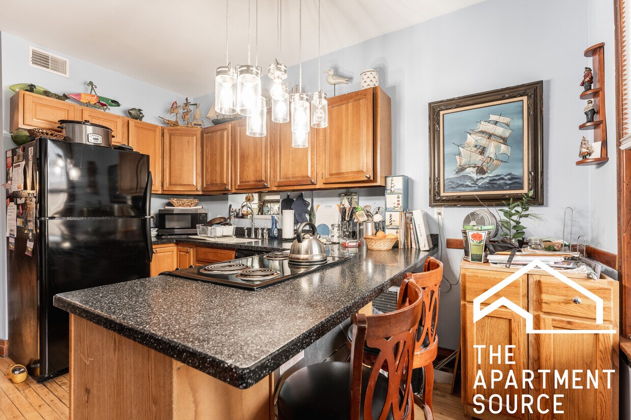Foto principal - 3270 W Wrightwood Ave