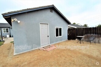 Building Photo - 138 Oak St