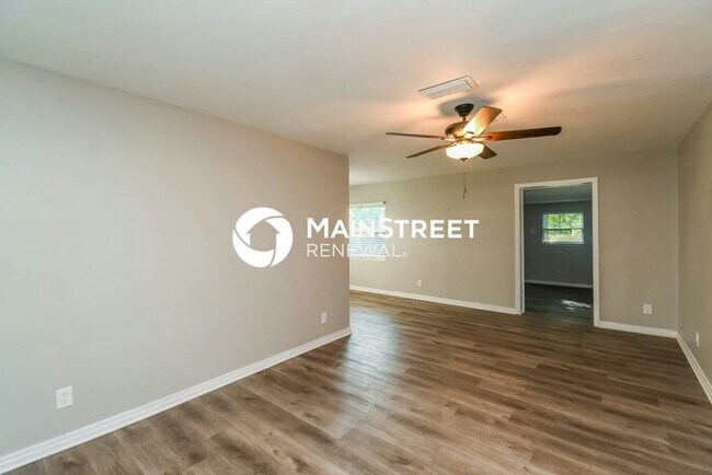 Building Photo - 3 Bedroom Pet-Friendly Home in JACKSONVILLE, FL with Main Street Renewal