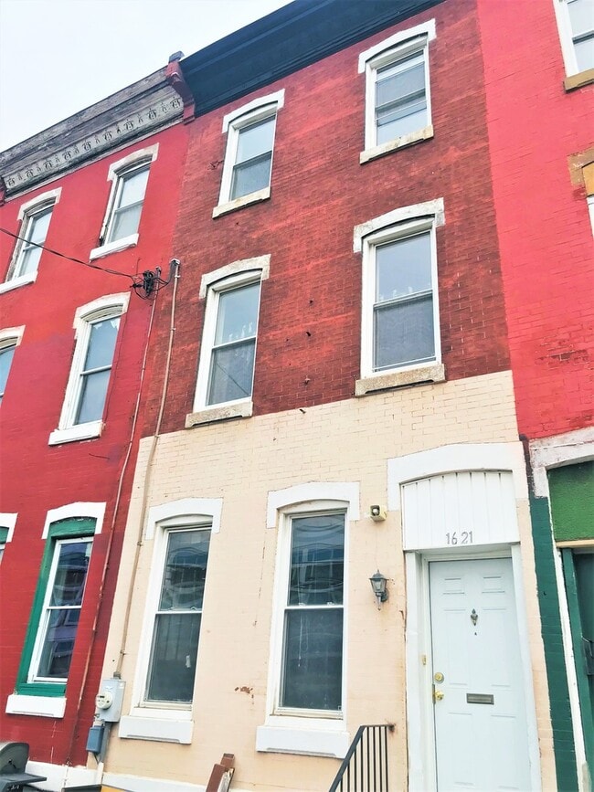 Photo - Updated 6-Bedroom/3-Bathroom Townhouse Near Temple University! Available NOW!