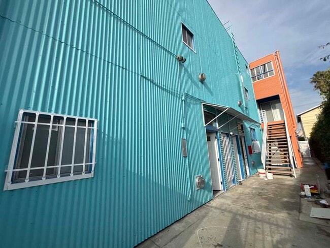 Building Photo - 915 Broadway St