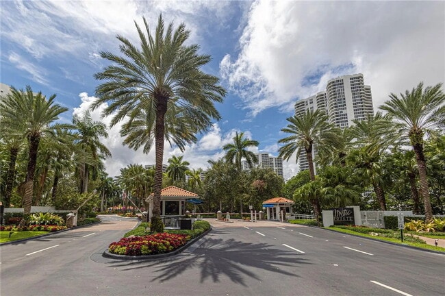 Foto del edificio - 3500 Mystic Pointe Dr