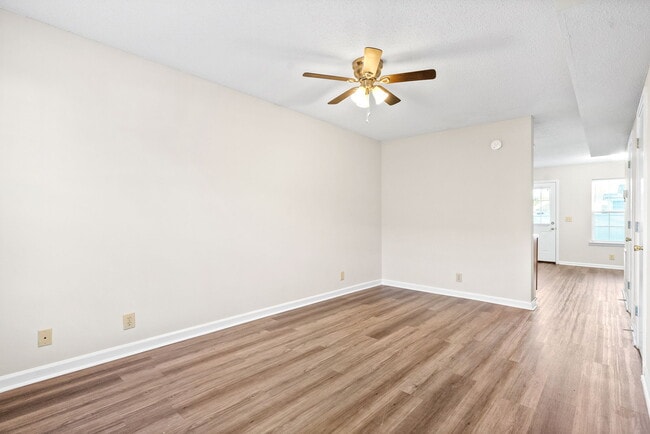 Building Photo - 2303 Raleigh Ct