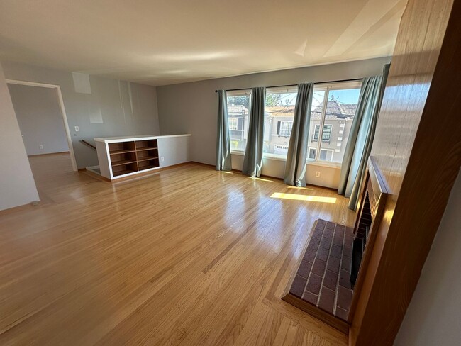 Building Photo - Charming Miraloma Park Home