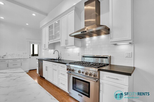 Foto del edificio - Presidio Heights: Remodeled Flat w/ Privat...