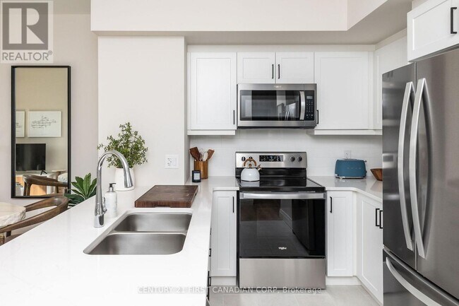 Photo du bâtiment - 230 N Centre Rd