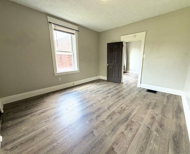 Foto del edificio - 3055 Mathers St