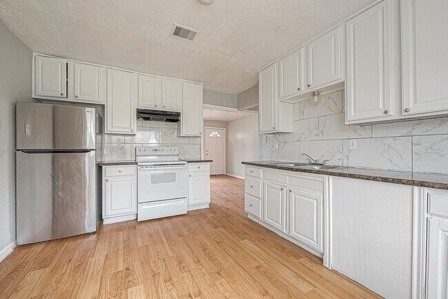 Foto del edificio - Very affordable spacious 4bed/2bath single-family house!