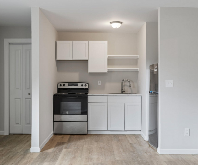 Building Photo - Newly Remodeled Red Bank Apartment $250 of...