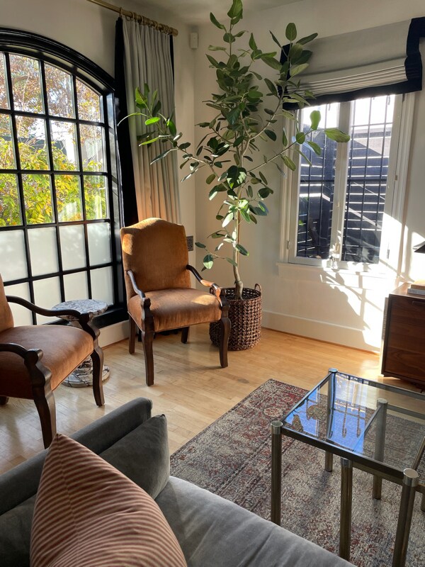 Foto del edificio - 7715 Waring Ave