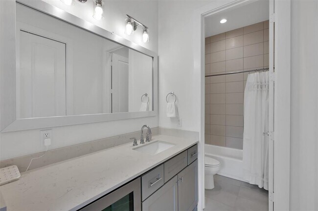 Foto del edificio - 1421 Fowler St