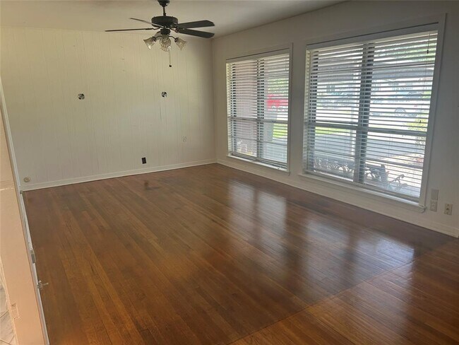 Foto del edificio - 8635 McDade St