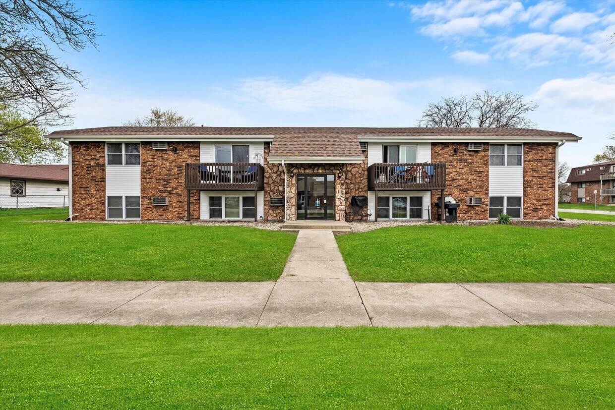 Primary Photo - 2022 Lawrence Ave