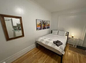 Building Photo - 4072 Rue Drolet-SI ID1223277P