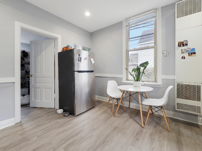 Foto del edificio - 3007 N Ashland Ave