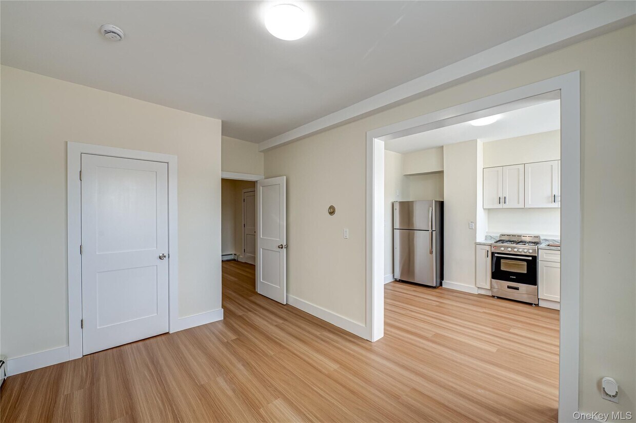 Foto principal - 50 E Main St