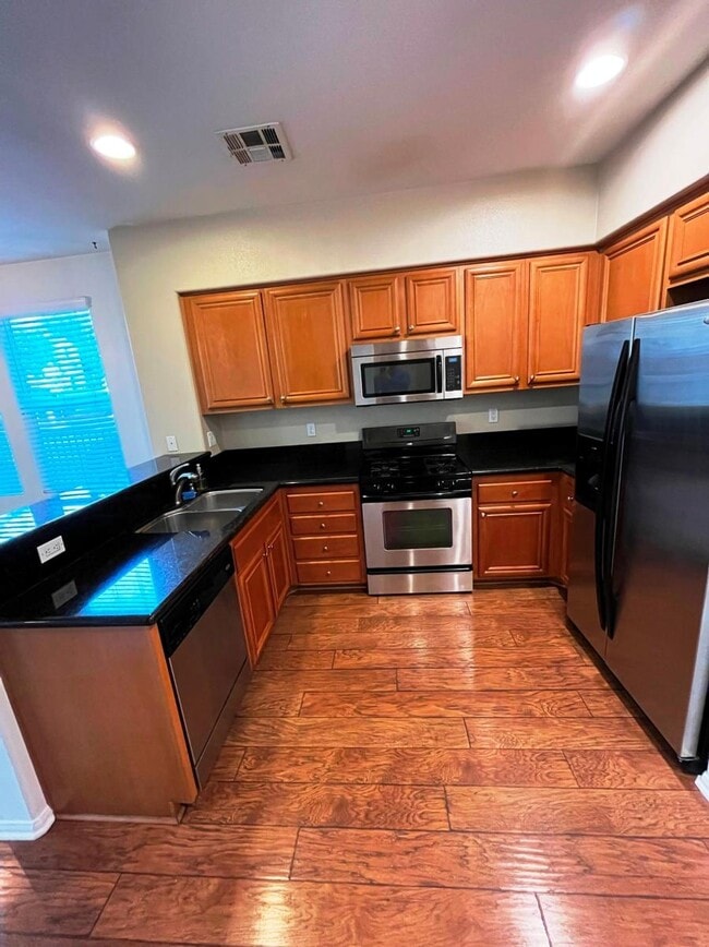 Foto del edificio - 4300 Newton Ave