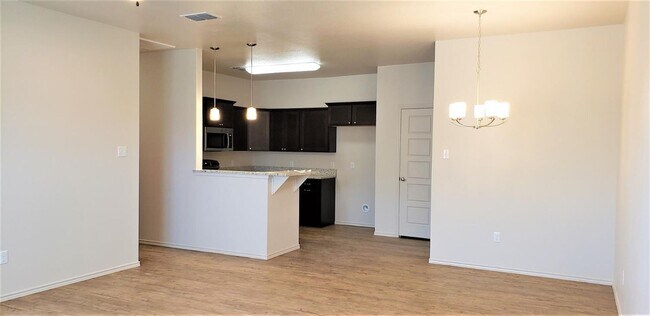 Foto del edificio - Cooper ISD- Luxury Duplex in Southwest Lub...