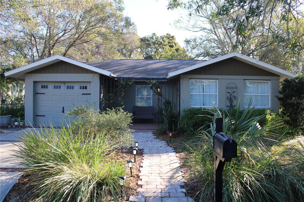 Foto principal - 904 17th Ave W