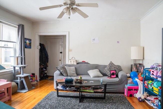 Building Photo - Albany Park - 2 Bed / 1 Bath - Heat Included