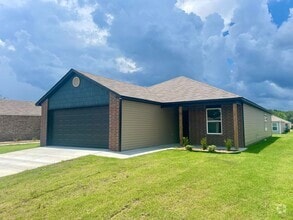 Building Photo - 7 Fallen Oak Dr
