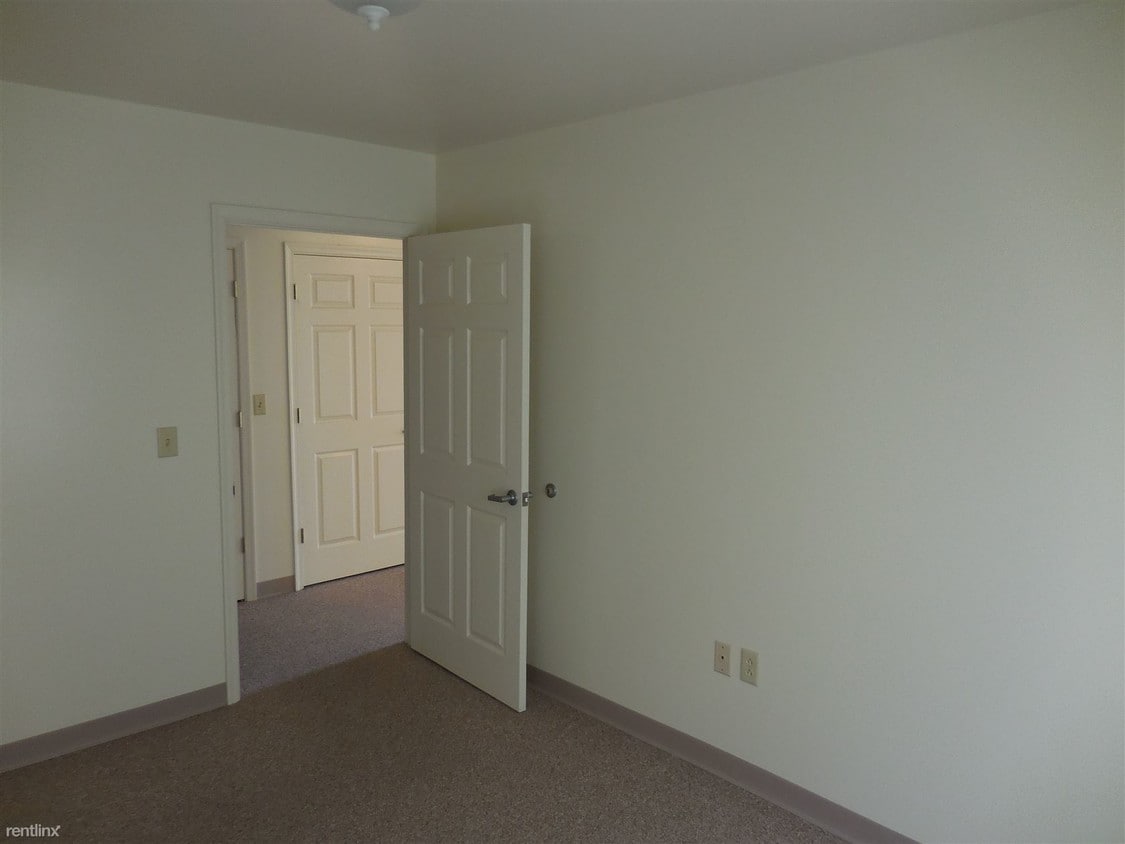 Primary Photo - 120 Spring Mountain Rd