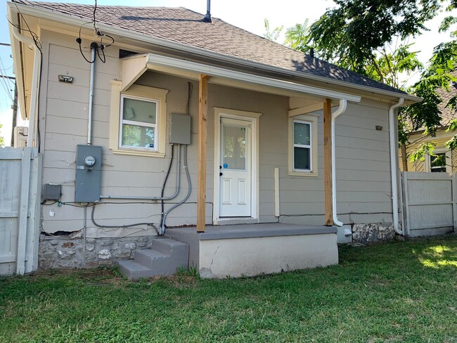 Building Photo - Adorable 2 bedroom/ 1 bathroom house in Jo...