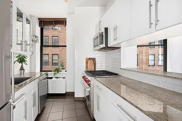 Building Photo - 3 bedroom in NEW YORK NY 10005