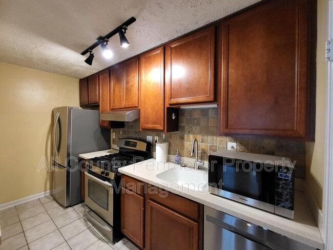 Foto del edificio - 6822 Glenridge Dr