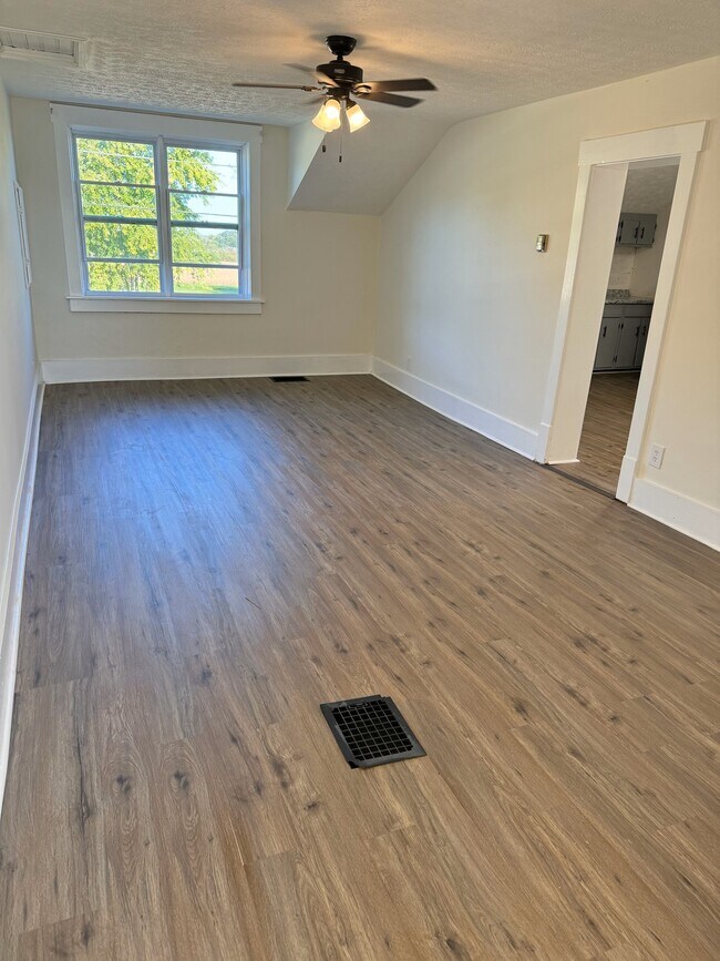 Livingroom - 9106 Columbus Rd NE