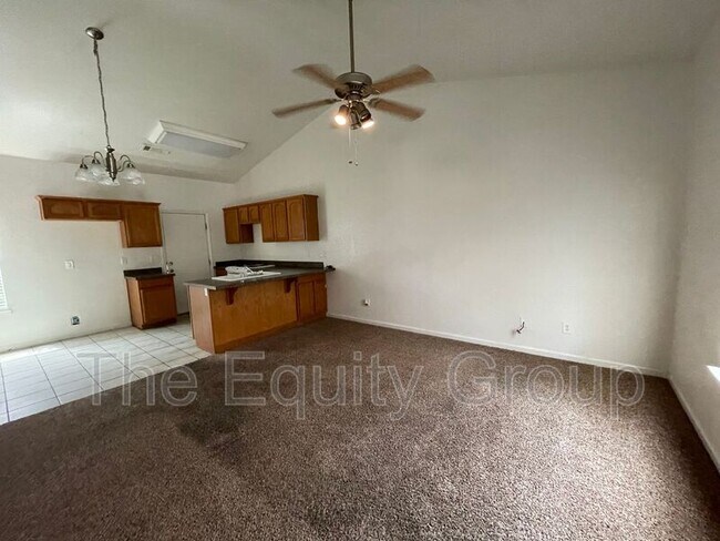 Foto del edificio - 1317 S Crowe St