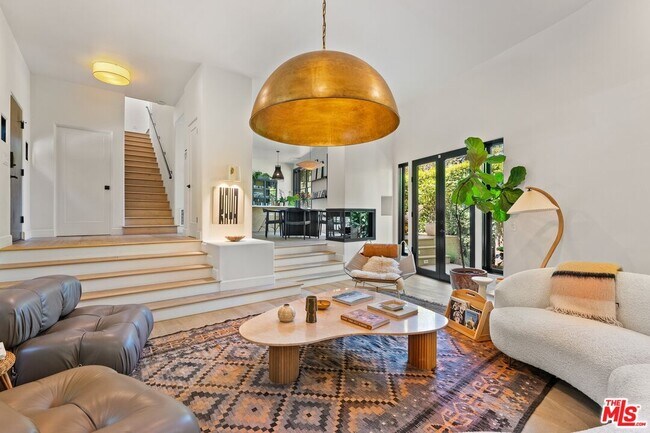 Foto del edificio - 2065 Watsonia Terrace