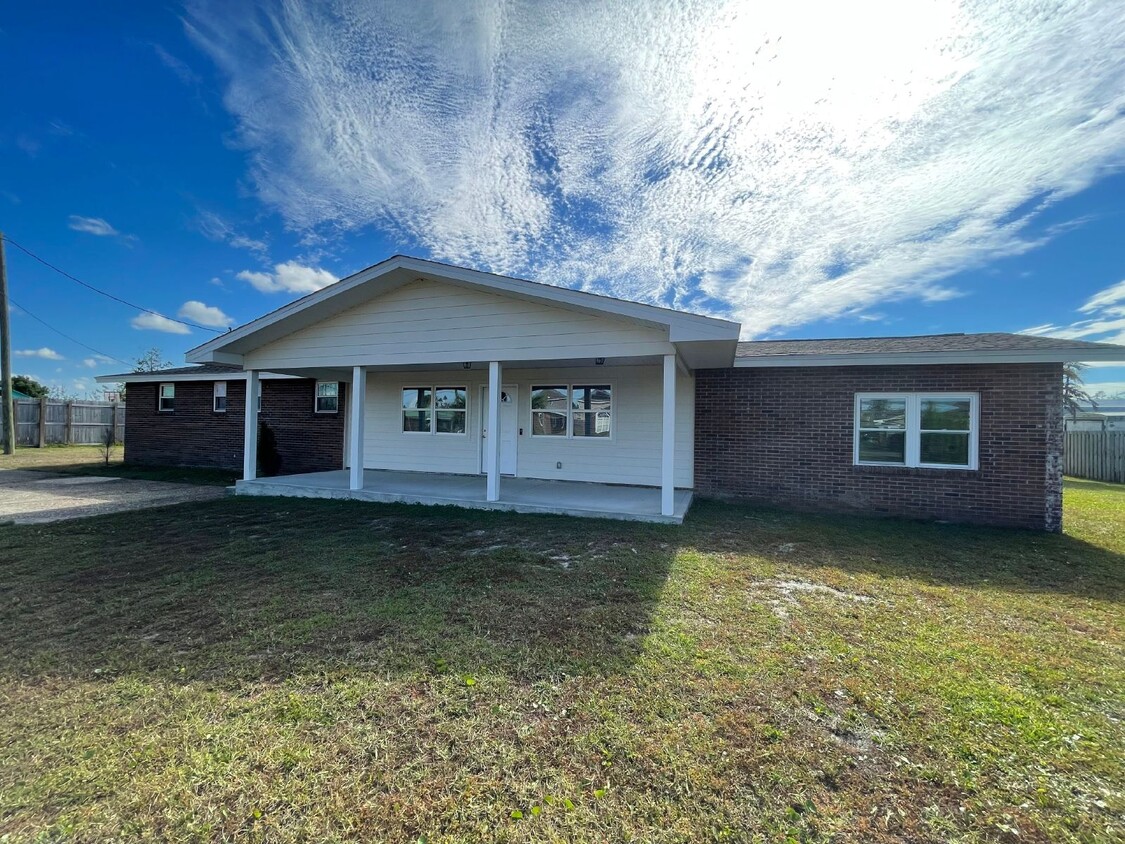 Primary Photo - "Spacious 4-Bed, 4-Bath Oasis in Panama Ci...