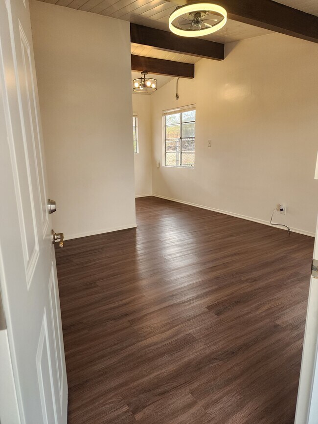 Entrada principal - 6024 Baileya Ave