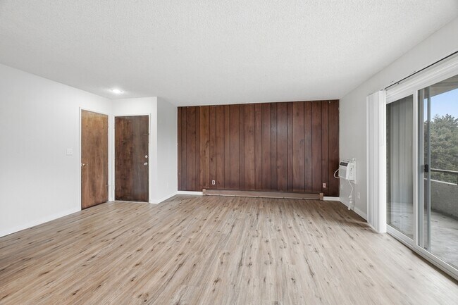 Building Photo - 3106 E 27th Ave