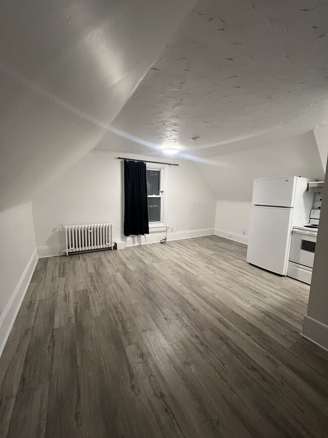 Building Photo - 379 Cooper St