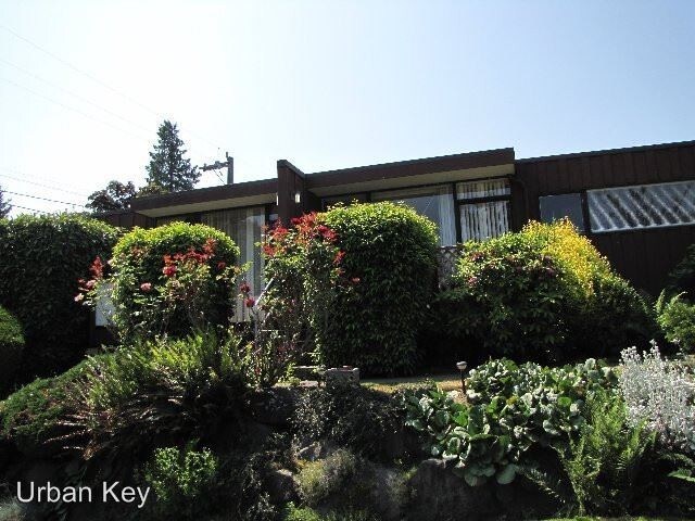 Foto principal - 4215-4221 SW Seattle St