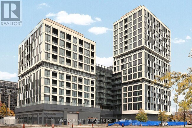 Building Photo - 1007 The Queensway