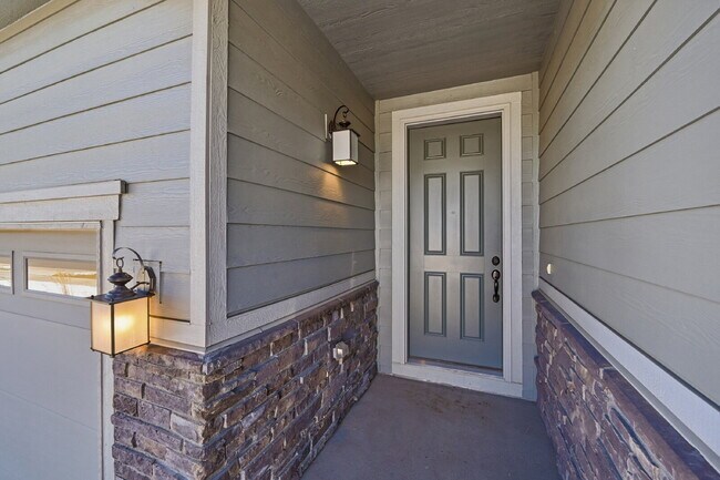 Foto del edificio - $3,240.95, $300 off the first month's rent, 3 Beds - 2 Bath, Single Family Home in Dacono with 3-...