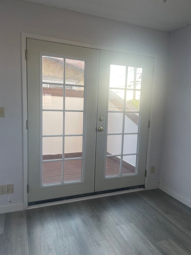Building Photo - 1308 W 225th St