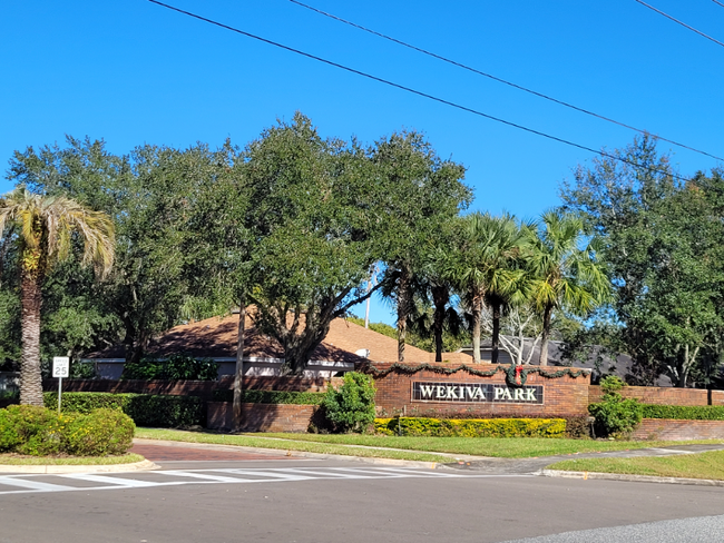 Building Photo - 1906 Smoketree Cir