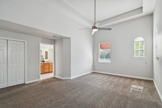 Foto del edificio - 120 S Rome Ave